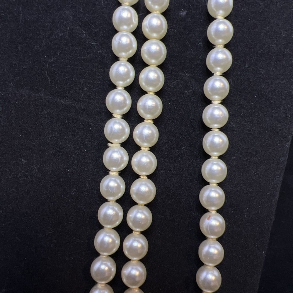 Vintage Single Strand Faux Pearl Flapper Necklace 85" (3960) - Picture 6 of 10